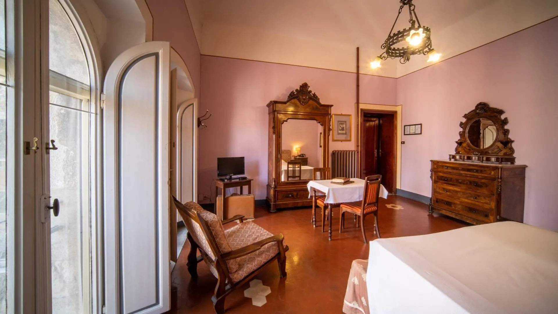 ***  Royal Victoria Hotel Pisa Italy